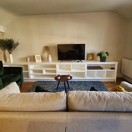 Luxurious & Stylish Period 2 Appartement